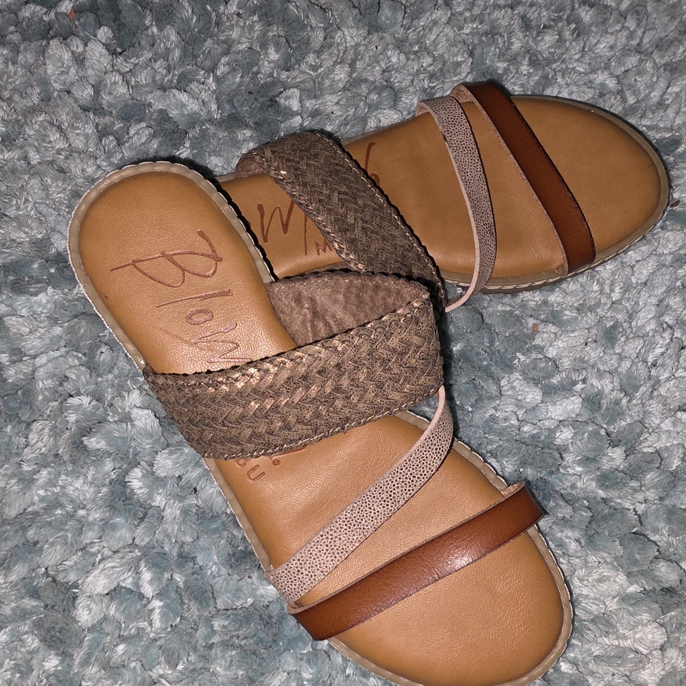 Women’s Brown Multi-Textured Slide Sandals